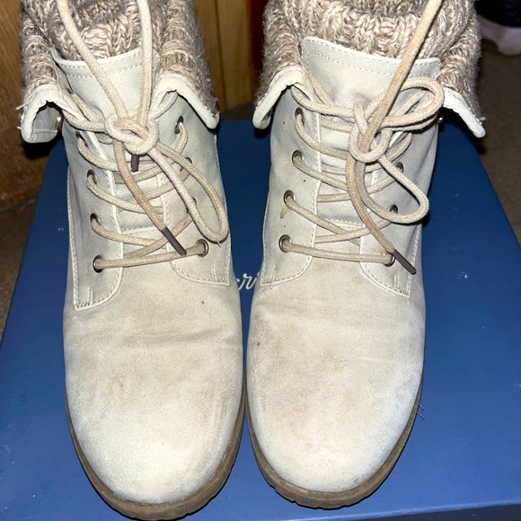 WOMANS Knitted Ankle Boots Size 8 - Picture 2 of 3